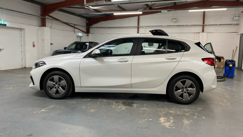 BMW 1 Series 116d SE 5dr [Live Cockpit Professional] Diesel Hatchback
